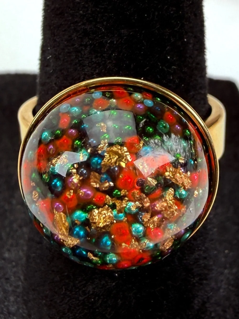 Beautiful size 6 1/2 goldtone raised bubble costume ring